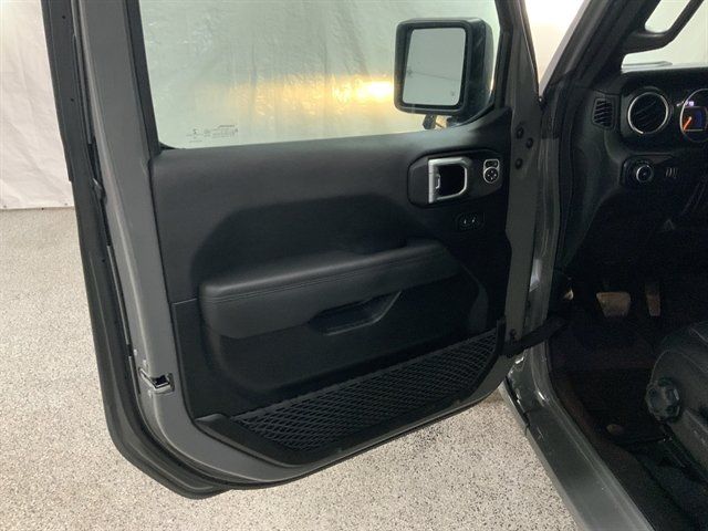 Used 2023 Jeep Wrangler Unlimited Sahara AWD/4WD image 16
