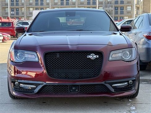 Used 2023 Chrysler 300 C image 7