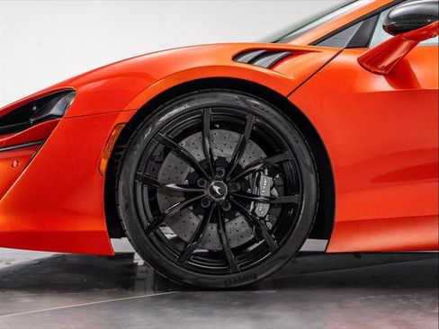 Used 2023 McLaren Artura image 22