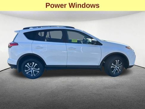 Used 2017 Toyota RAV4 LE AWD/4WD image 12