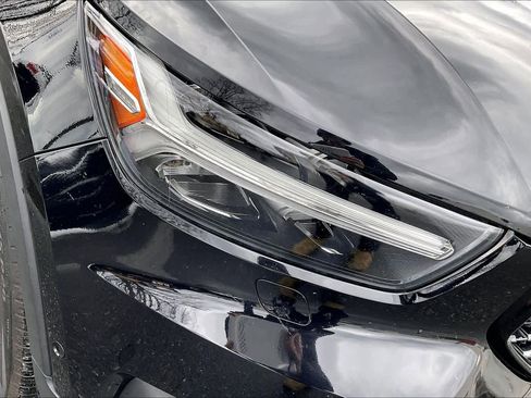 Used 2021 Volvo XC40 T5 R-Design w/ Advanced Package image 29