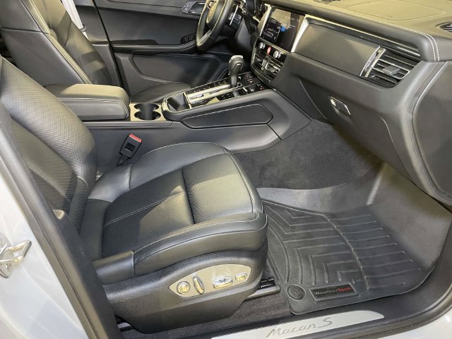 Certified 2023 Porsche Macan S AWD/4WD image 23