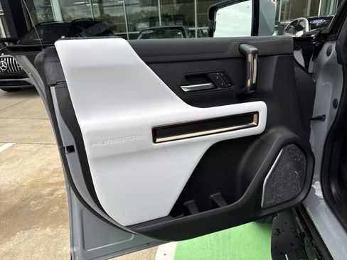 Used 2024 GMC Hummer EV 2X image 19