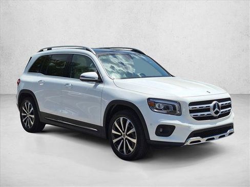 Used 2022 Mercedes-Benz GLB 250 4MATIC image 3