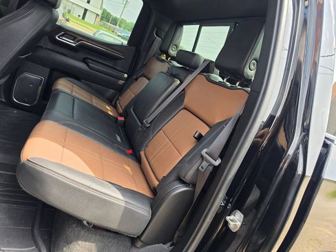 Used 2023 Chevrolet Silverado 1500 High Country w/ High Country Premium Package AWD/4WD image 7