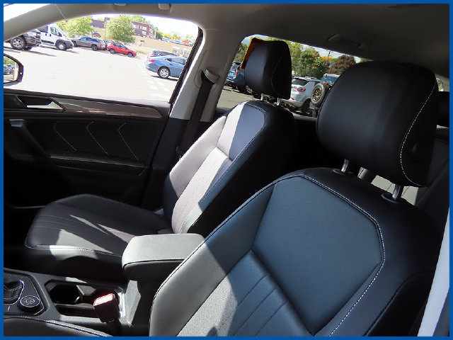 Used 2023 Volkswagen Tiguan SE AWD/4WD image 13