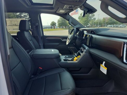 New 2026 GMC Sierra 2500 Denali w/ Denali Reserve Package image 8
