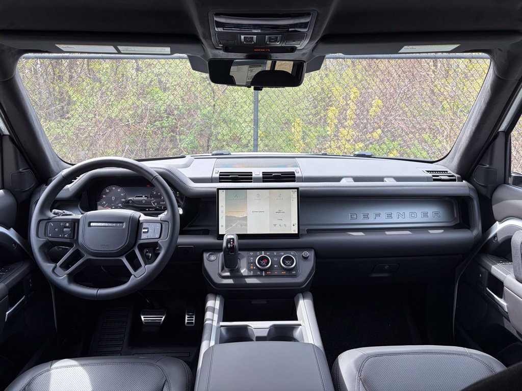 New 2025 Land Rover Defender 110 V8 AWD/4WD image 18