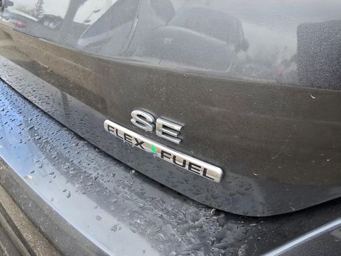 Used 2016 Ford Focus SE w/ SE Sport Package image 19