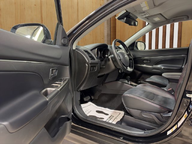 Used 2024 Mitsubishi Outlander Sport SE AWD/4WD image 19