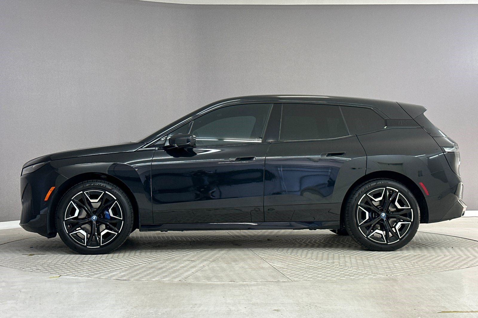 Certified 2024 BMW iX xDrive50 w/ Premium Package AWD/4WD image 2