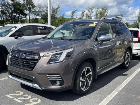 Used 2022 Subaru Forester Touring AWD/4WD image 2