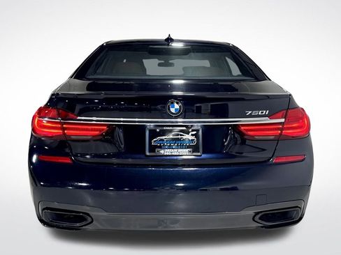 Used 2018 BMW 750i image 9