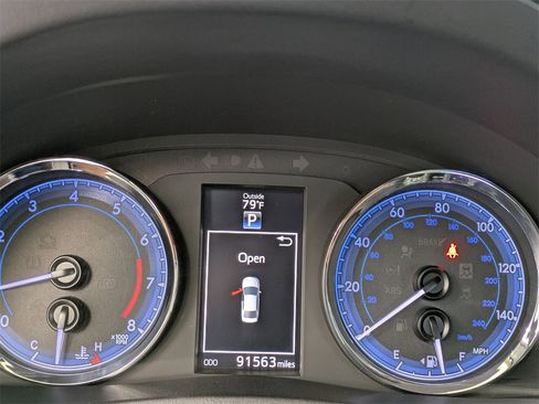 Used 2017 Toyota Corolla SE image 17