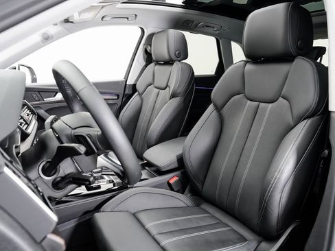 Certified 2025 Audi Q5 2.0T Premium Plus w/ Premium Plus Package image 5