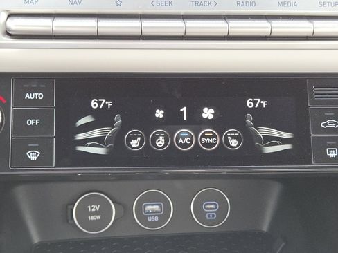 Used 2025 Genesis G70 2.5T AWD/4WD image 31