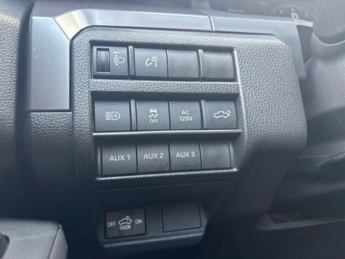 Used 2024 Toyota Tacoma TRD Off-Road w/ TRD Off Road Premium Package AWD/4WD image 17