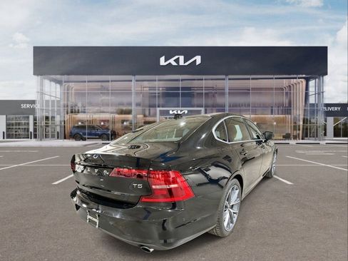 Used 2018 Volvo S90 T5 Momentum w/ Convenience Package image 8