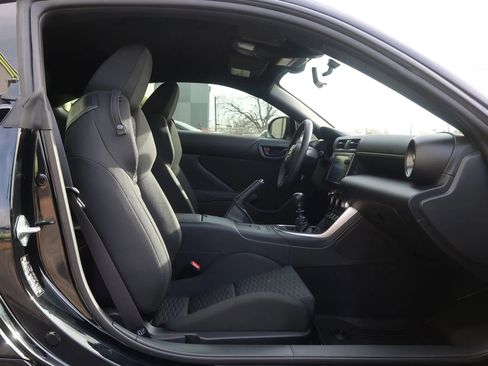 Used 2025 Toyota GR86 image 21