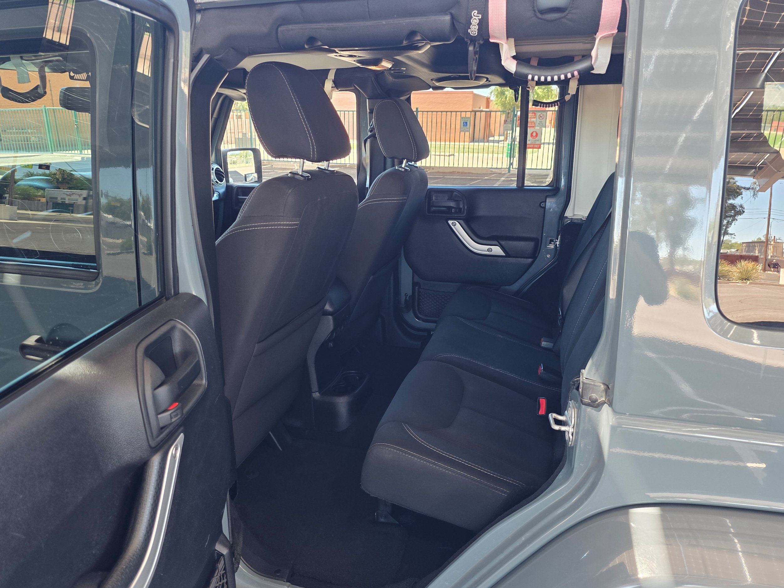 Used 2014 Jeep Wrangler Unlimited Sahara w/ Connectivity Group AWD/4WD image 19