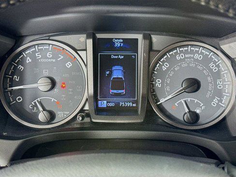 Certified 2021 Toyota Tacoma TRD Off-Road AWD/4WD image 12