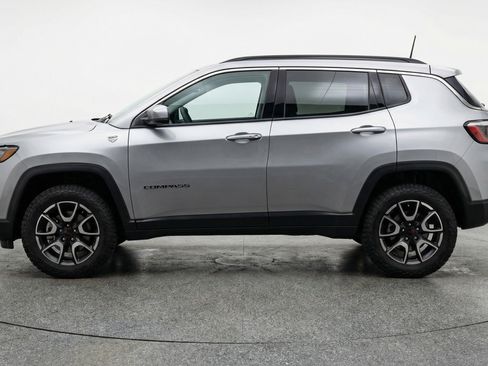 Used 2025 Jeep Compass Trailhawk AWD/4WD image 5