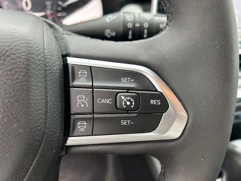 Used 2023 Jeep Compass Limited w/ Elite Group AWD/4WD image 17