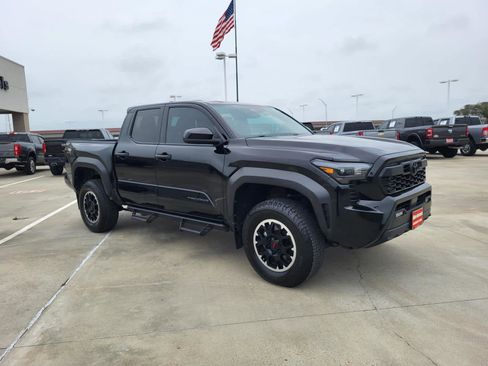 Used 2024 Toyota Tacoma TRD Off-Road AWD/4WD image 7