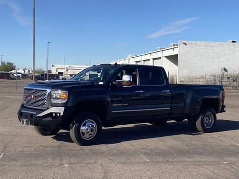 Used 2017 GMC Sierra 3500 Denali w/ Duramax Plus Package image 35