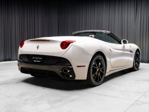 Used 2013 Ferrari California RWD image 39