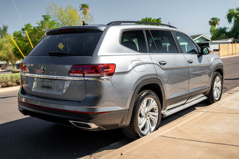 Used 2021 Volkswagen Atlas SE w/ Panoramic Sunroof Package FWD image 5