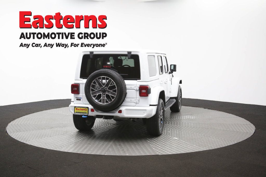 Used 2023 Jeep Wrangler Unlimited Sahara AWD/4WD image 42