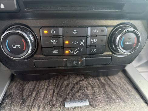 Used 2017 Ford F250 Lariat w/ Chrome Package image 28