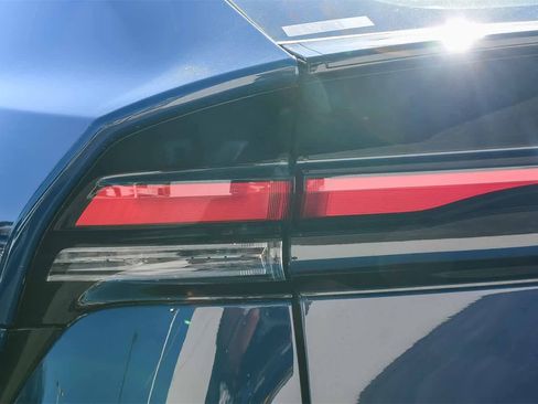 Used 2024 Toyota Prius Prime SE image 7