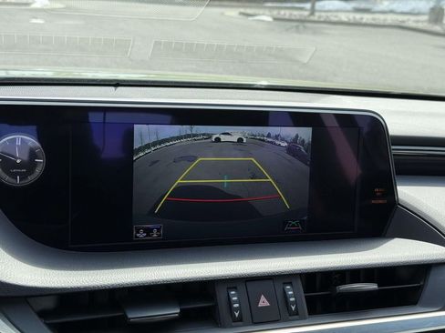 Used 2021 Lexus ES 300h w/ Premium Package image 11