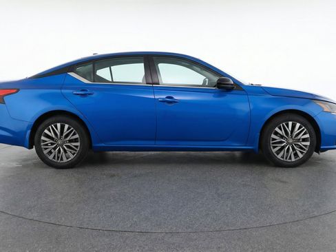 Used 2025 Nissan Altima 2.5 SV image 11