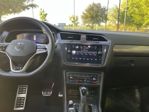 Certified 2024 Volkswagen Tiguan SE R-Line w/ MDO Package, Three-Row image 27