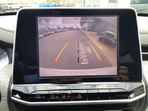 Certified 2022 Jeep Compass Latitude image 10