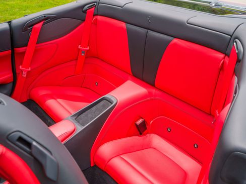 Used 2019 Ferrari Portofino RWD image 57