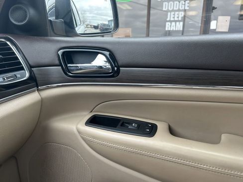 Used 2019 Jeep Grand Cherokee Overland AWD/4WD image 29