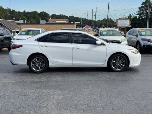 Used 2015 Toyota Camry SE image 7