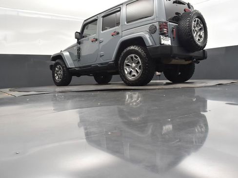 Used 2015 Jeep Wrangler Unlimited Rubicon w/ Connectivity Group image 40