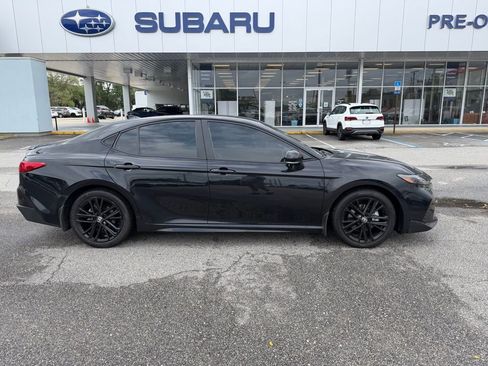 Used 2025 Toyota Camry SE image 2