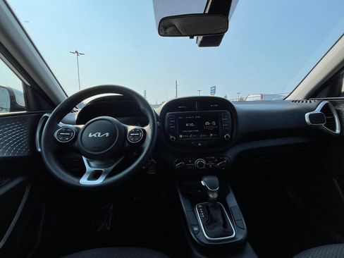 Used 2025 Kia Soul LX w/ LX Technology Package FWD image 33