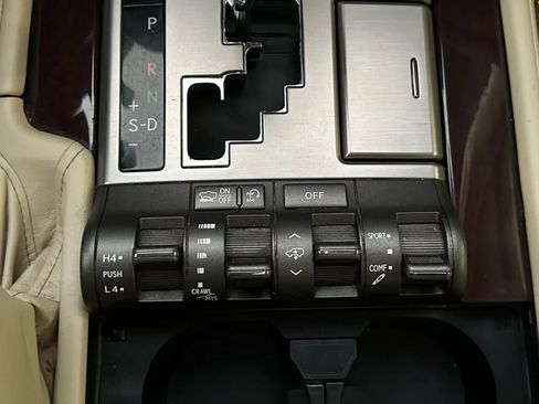 Used 2013 Lexus LX 570 4WD image 23