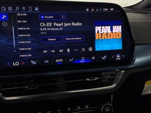 Used 2024 Chevrolet Equinox EV LT image 20