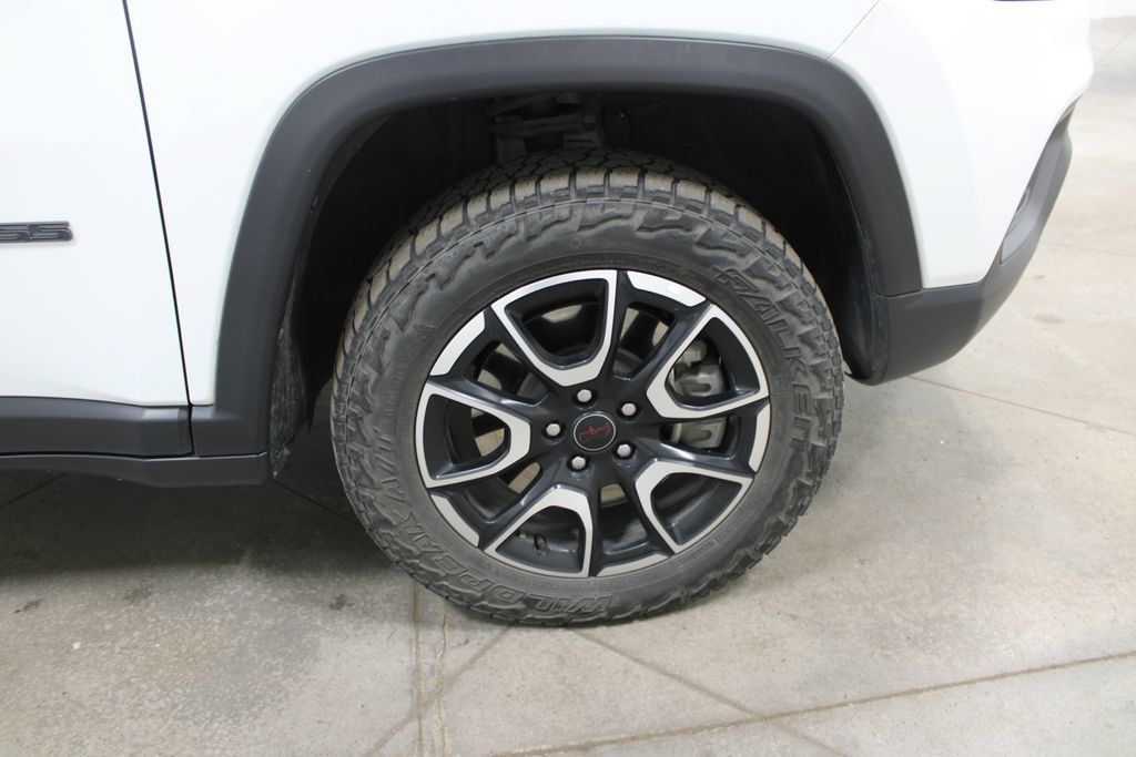 Used 2025 Jeep Compass Trailhawk AWD/4WD image 39