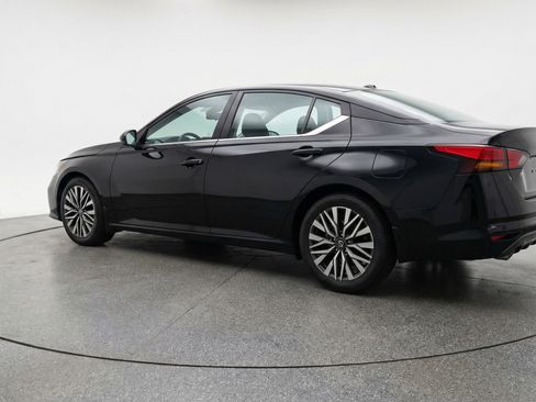 Used 2025 Nissan Altima 2.5 SV FWD image 6