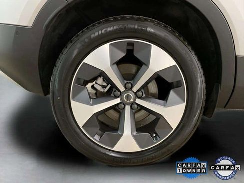 Used 2025 Volvo XC40 B5 Plus image 31