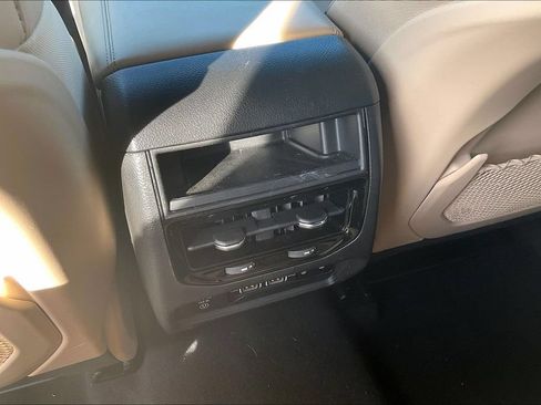 Used 2025 Jeep Grand Cherokee Limited AWD/4WD image 32